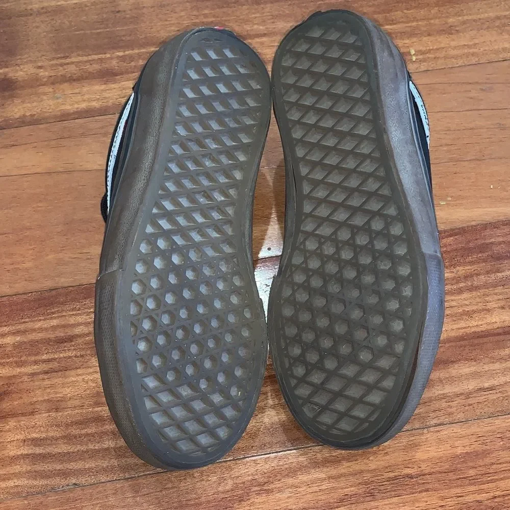 Vans Black and White skateboard Sneakers size 4
